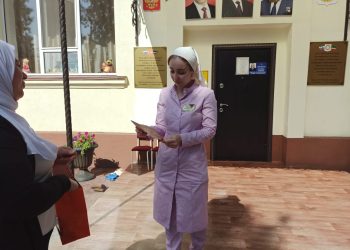 Распространение печатной продукции по финансовой грамотности на улицах Грозного