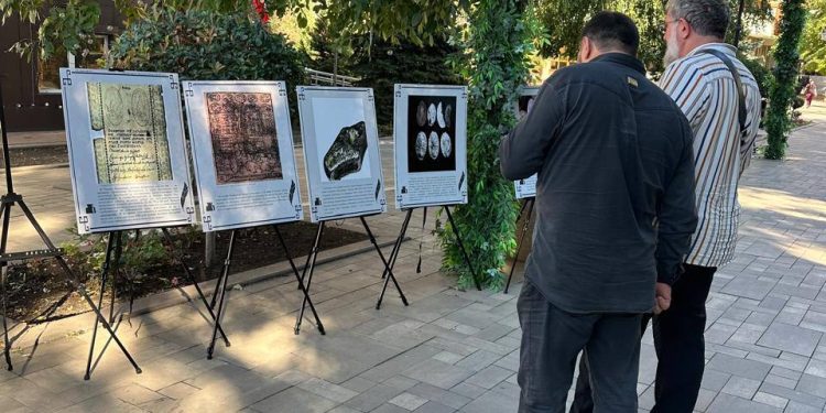 Выставка «Эволюция денег» на бульваре Эсамбаева